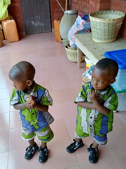 I primi vestitini confezionati in sartoria sono per i più piccoli